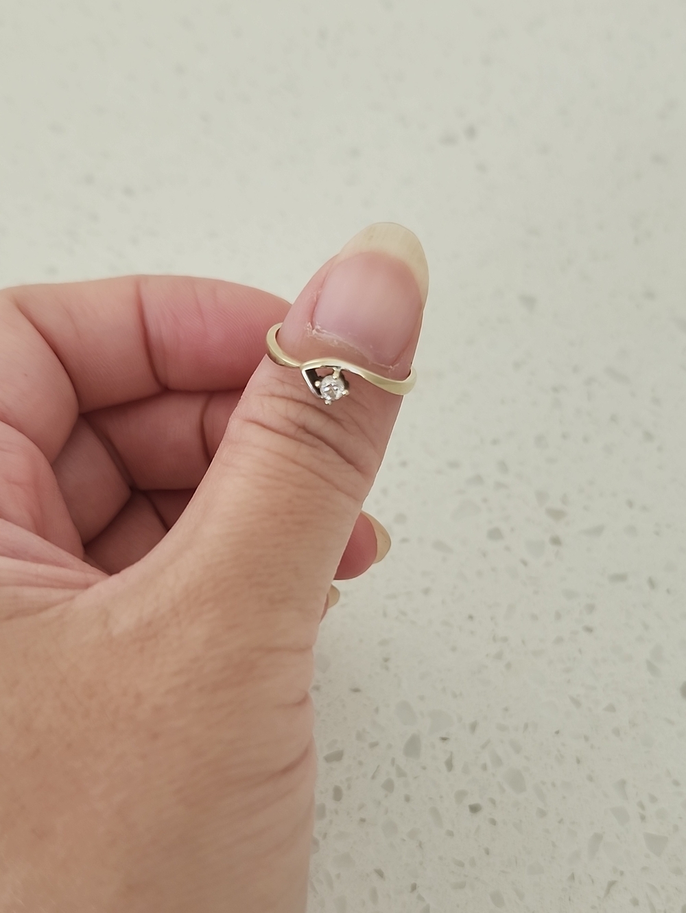 Delicate Gold Wave Solitaire Ring - Gold